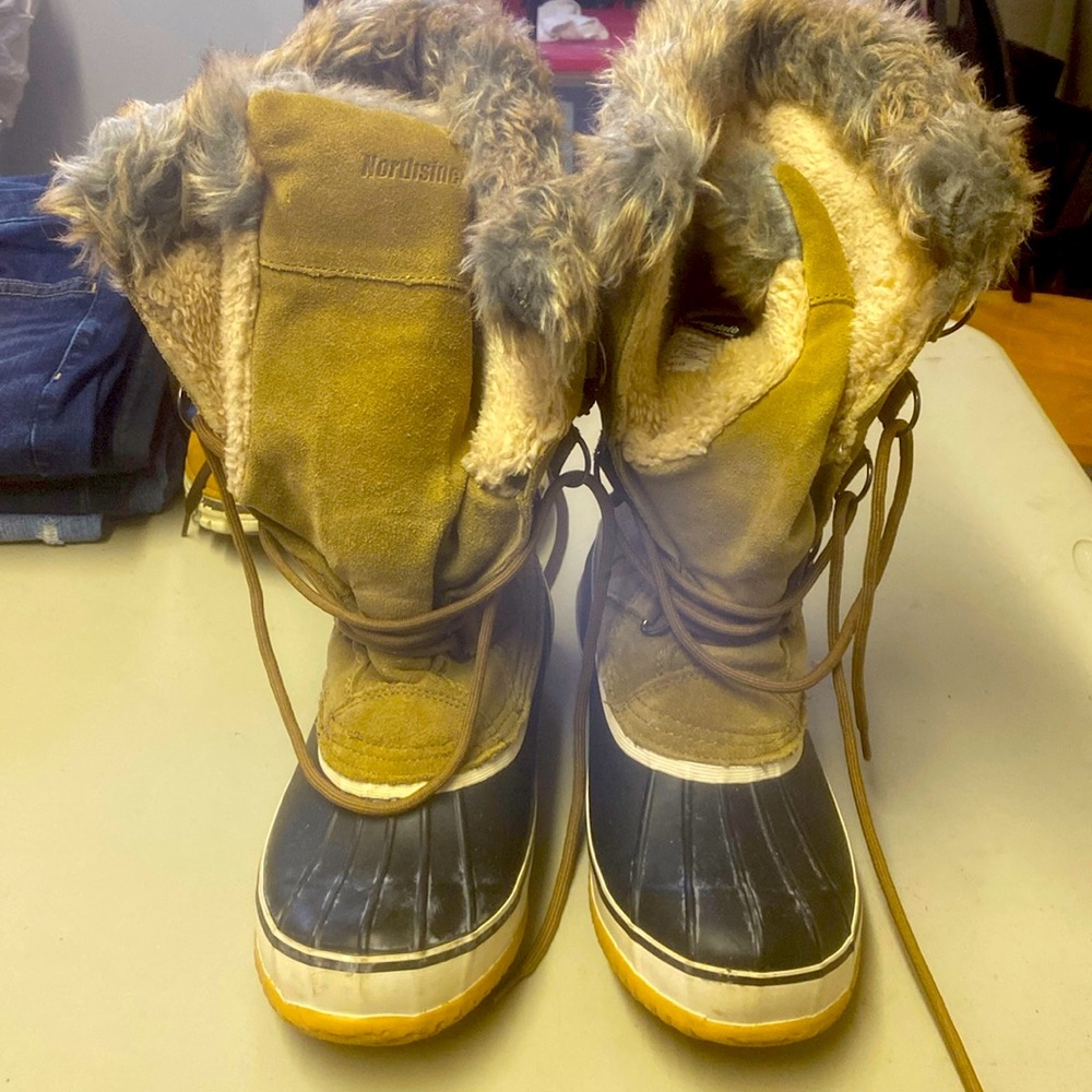 Northside Winter boots size 10
